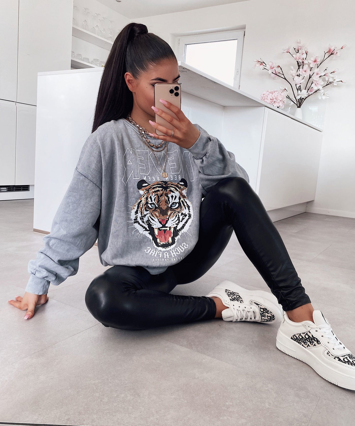 Vintage Pullover Tiger Grau  Ladypolitan - Fashion Onlineshop für Damen   