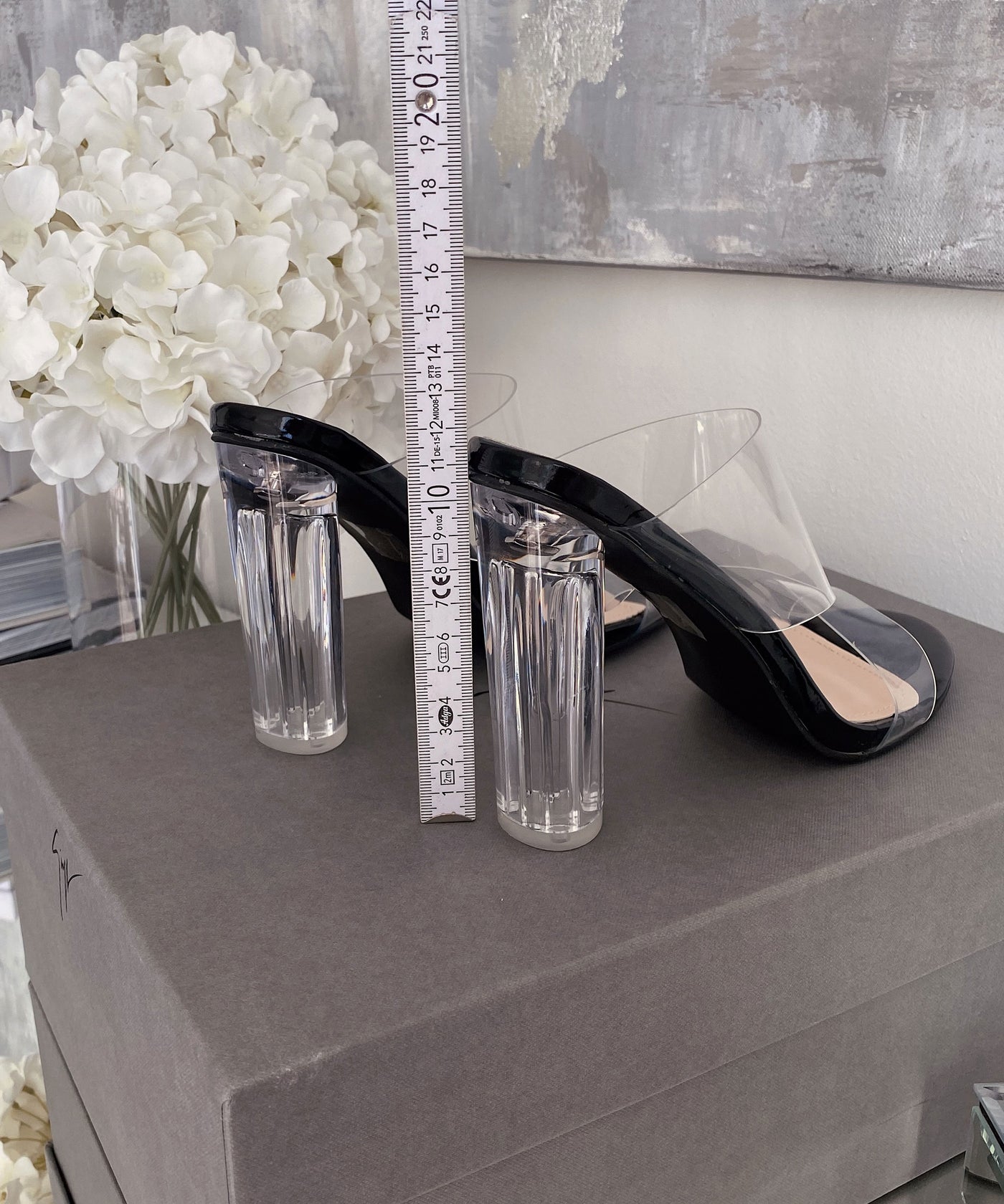 Sandale Transparent Schwarz  Ladypolitan - Fashion Onlineshop für Damen   