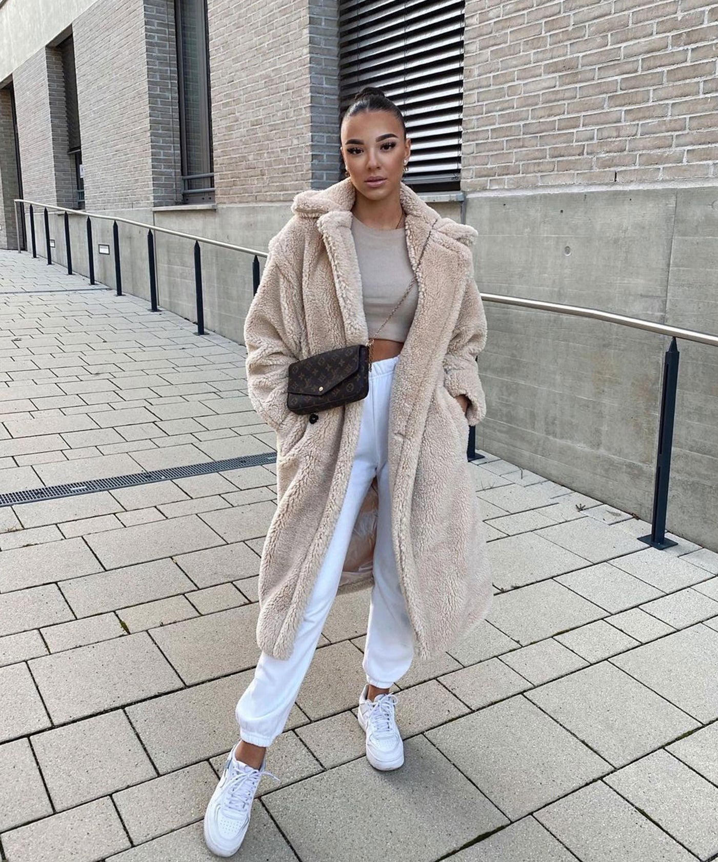 Beiger oversize Teddymantel  Ladypolitan - Fashion Onlineshop für Damen   