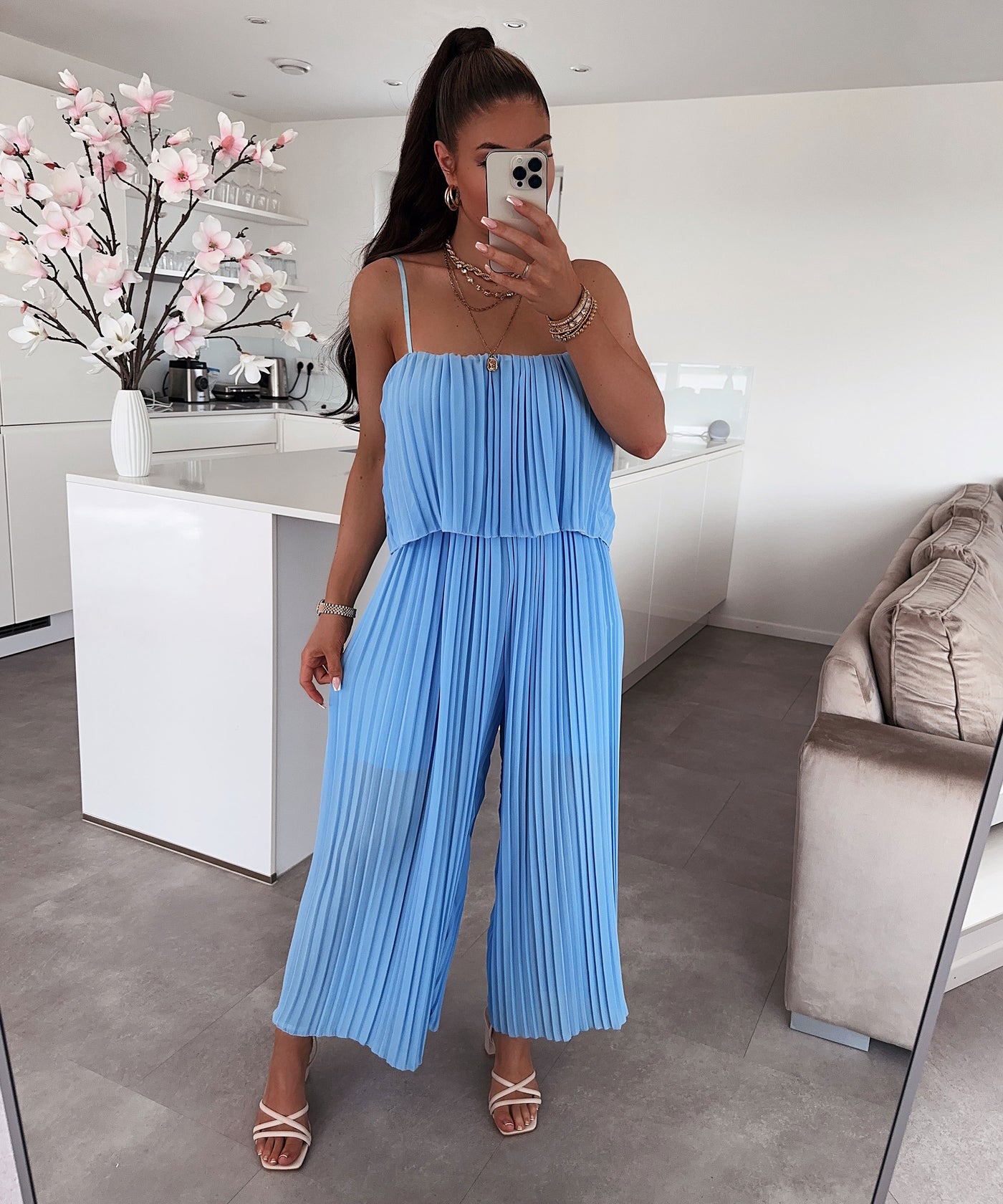 Eleganter Plissee Einteiler Hellblau  Ladypolitan - Fashion Onlineshop für Damen   