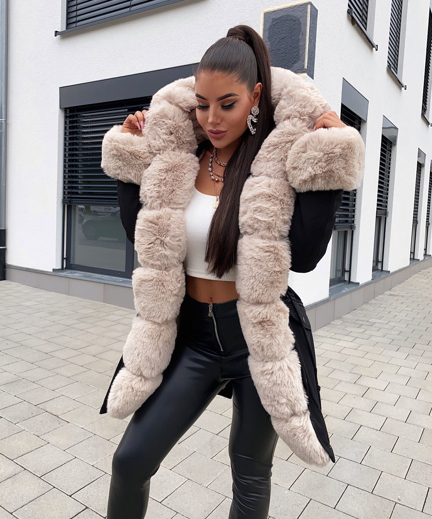 Kunstpelzjacke Glamour Black/Beige  Ladypolitan - Fashion Onlineshop für Damen   
