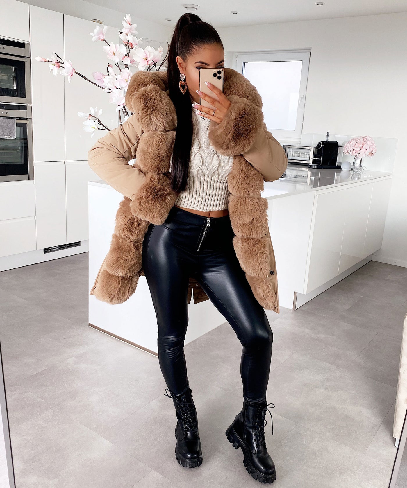 Kunstpelzjacke Glamour Camel  Ladypolitan - Fashion Onlineshop für Damen   