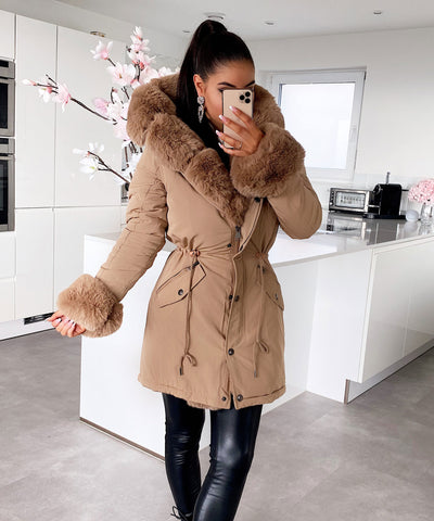 Kunstpelzjacke Glamour Camel  Ladypolitan - Fashion Onlineshop für Damen   