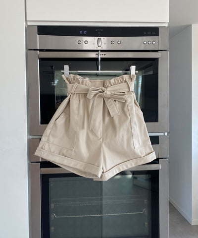 Leder Shorts Malaysia Beige  Ladypolitan - Fashion Onlineshop für Damen   