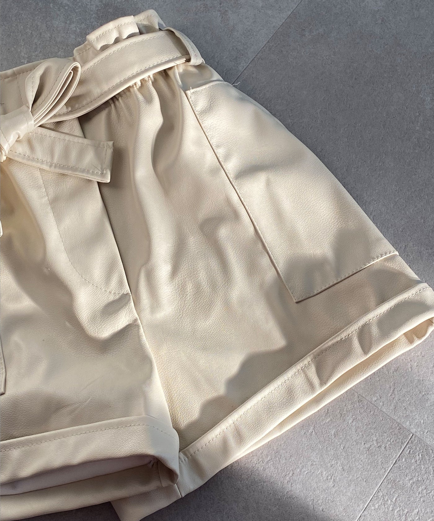 Leder Shorts Malaysia Beige  Ladypolitan - Fashion Onlineshop für Damen   