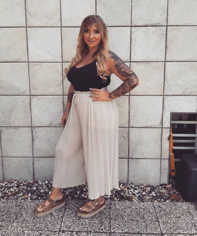 Plissee Hose Mira Beige  Ladypolitan - Fashion Onlineshop für Damen   