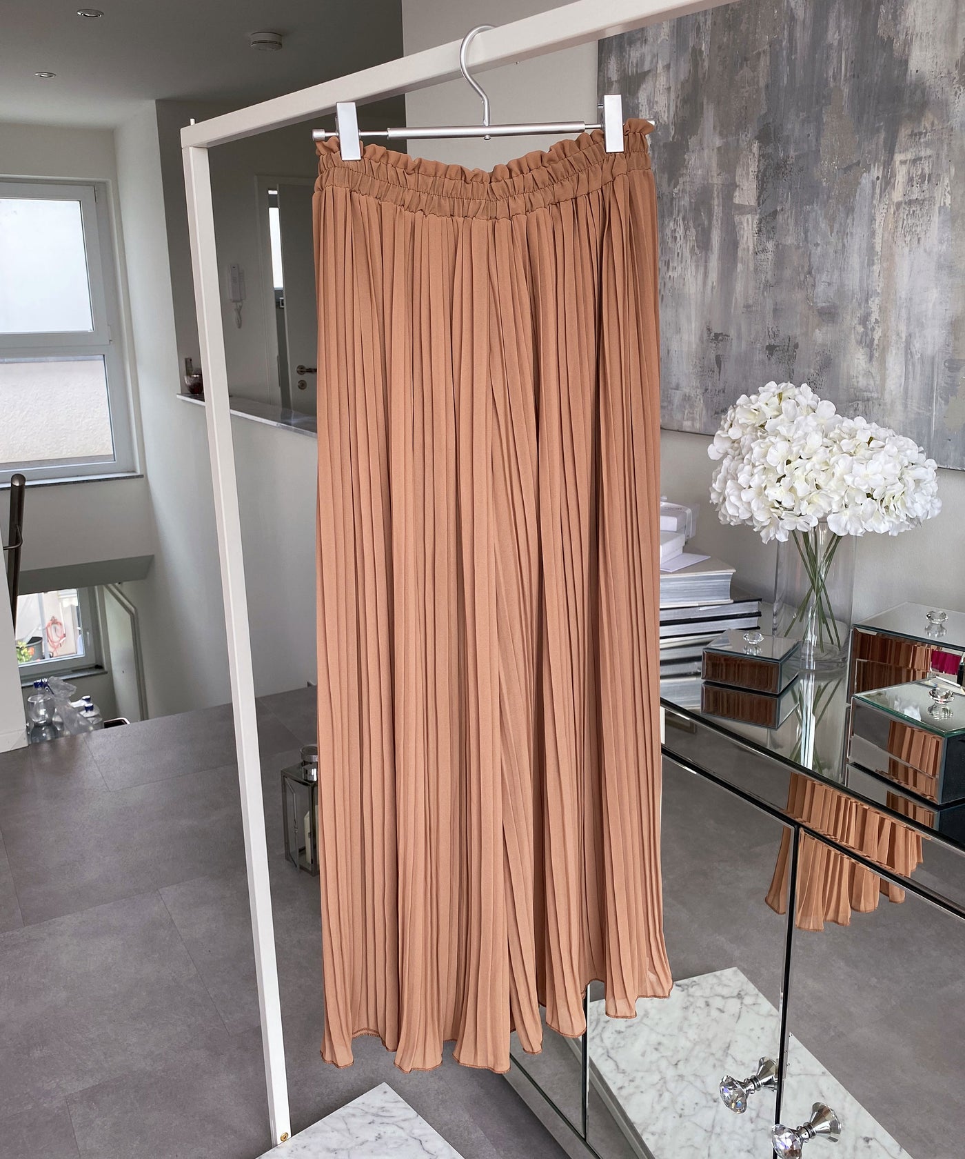 Plissee Hose Mira Camel  Ladypolitan - Fashion Onlineshop für Damen   