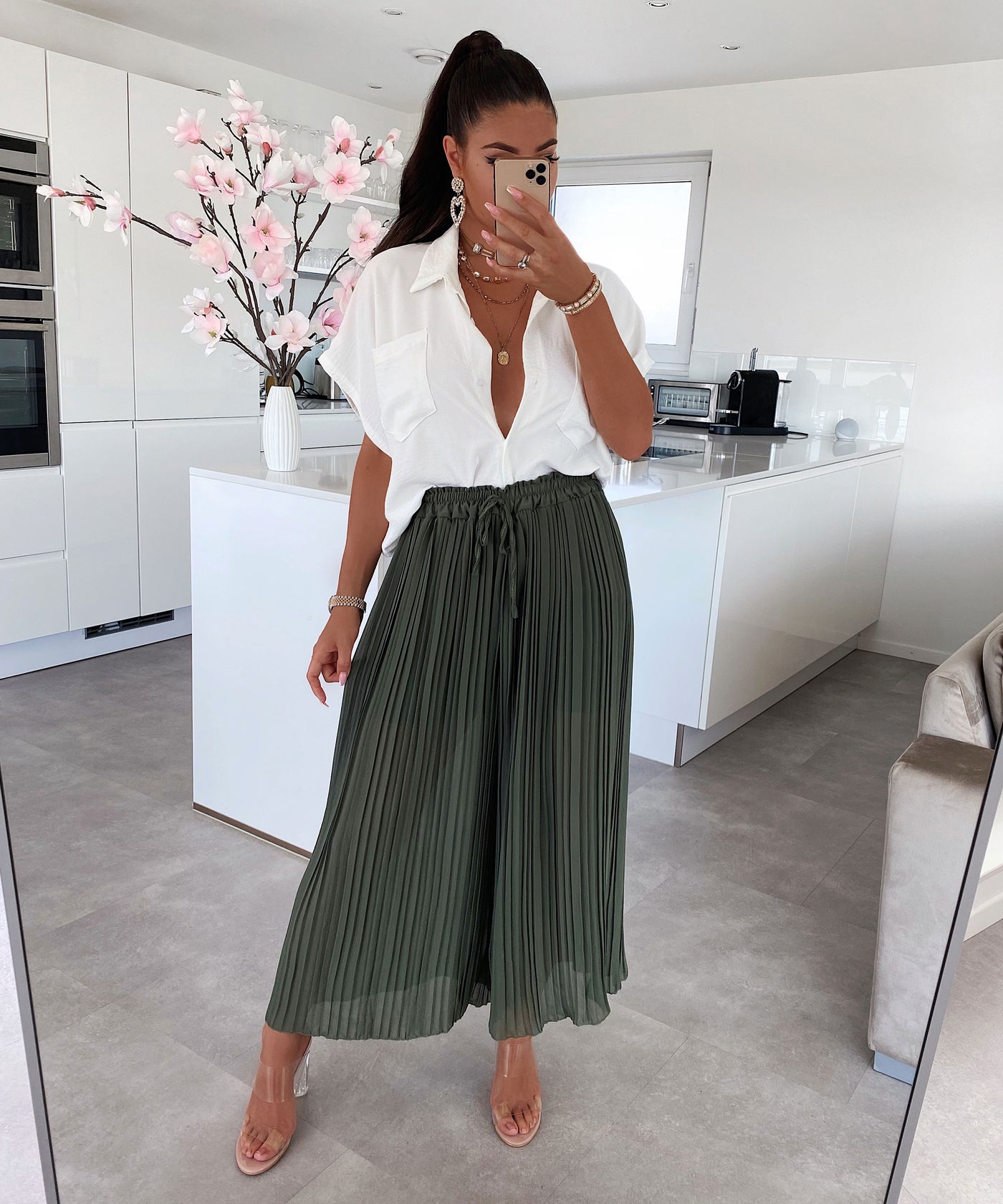 Plissee Hose Mira Khaki  Ladypolitan - Fashion Onlineshop für Damen   