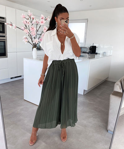 Plissee Hose Mira Khaki  Ladypolitan - Fashion Onlineshop für Damen   