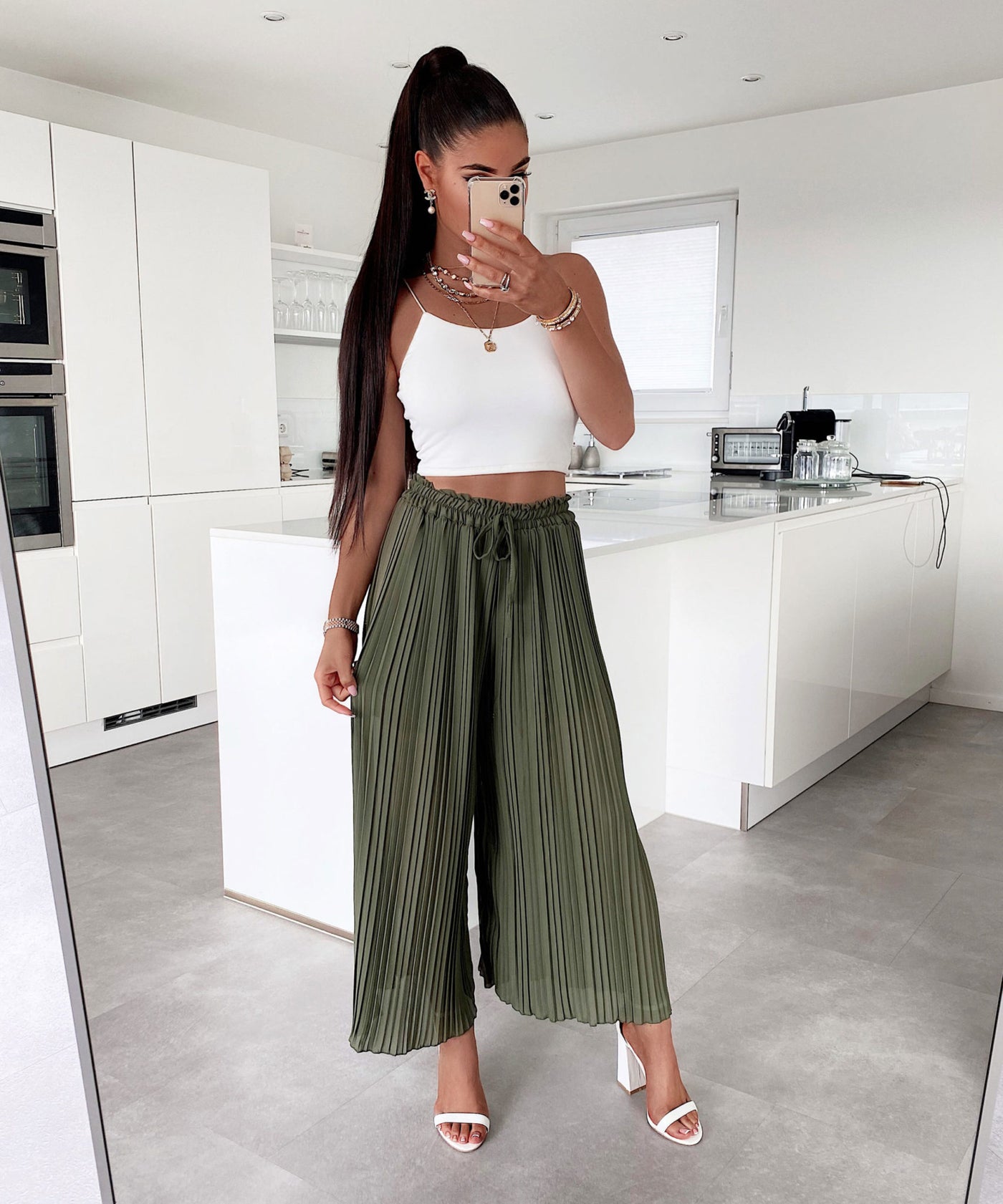 Plissee Hose Mira Khaki  Ladypolitan - Fashion Onlineshop für Damen   