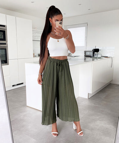 Plissee Hose Mira Khaki  Ladypolitan - Fashion Onlineshop für Damen   