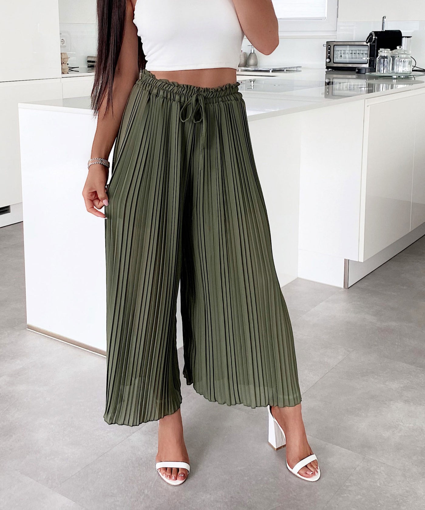 Plissee Hose Mira Khaki  Ladypolitan - Fashion Onlineshop für Damen   